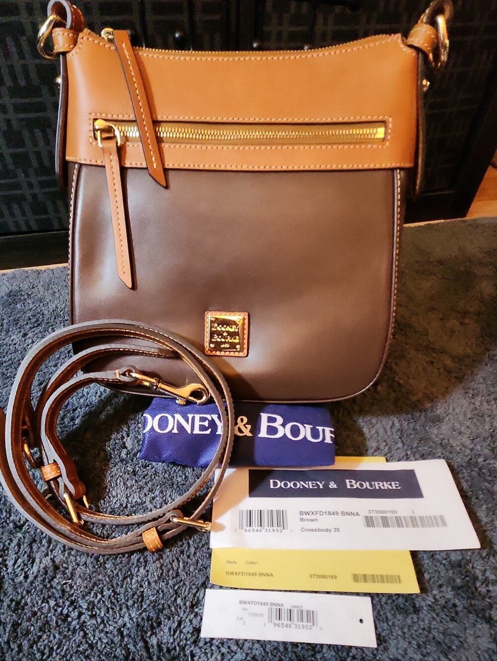 Dooney And Bourke Wexford Presley Crossbody 25